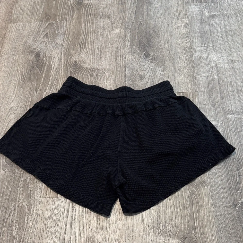 lululemon Black Athletic Shorts size 6 - Picture 3 of 4